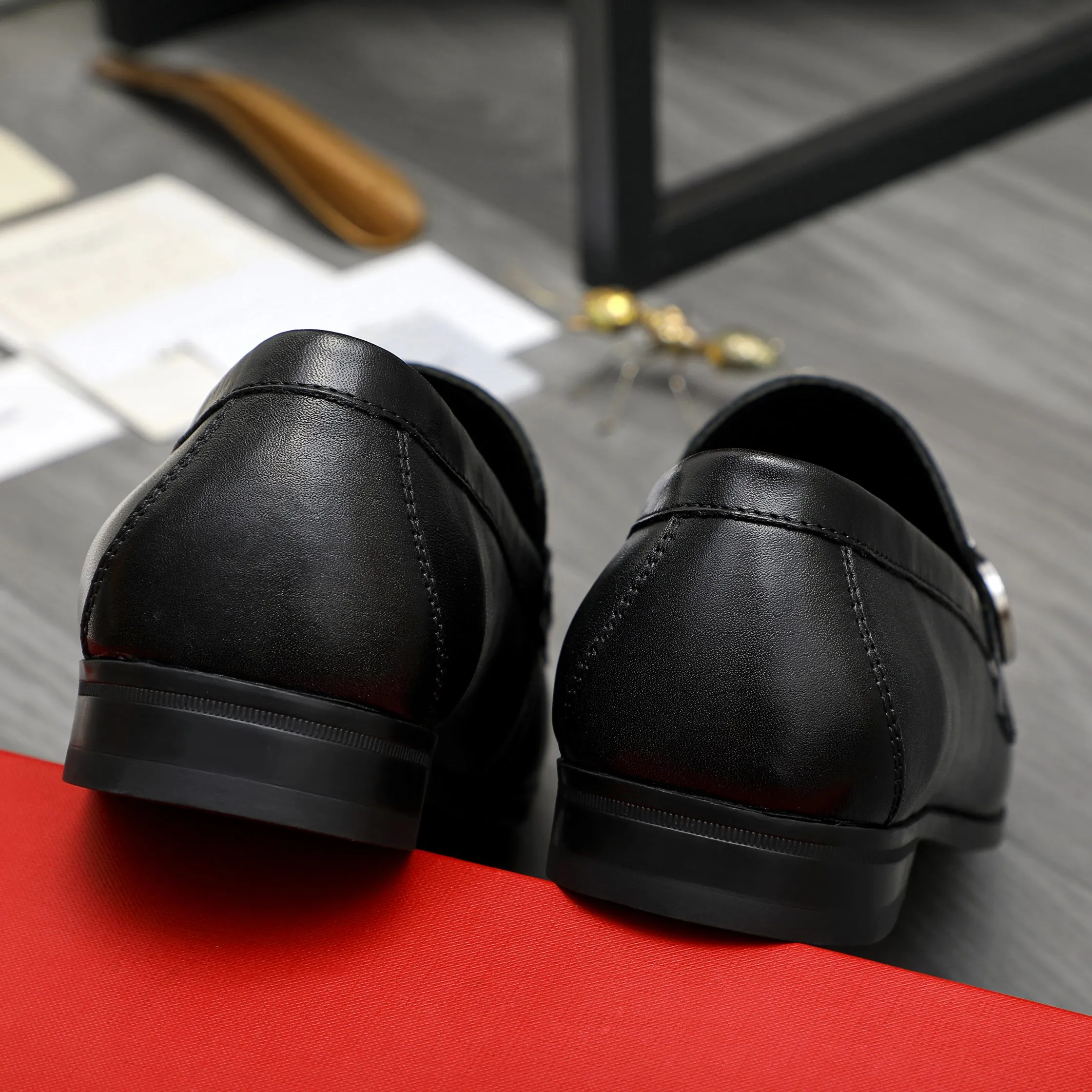 Men's shoes 💰p460 Product trademark: Ferragamo " Ferragamo ] Business slip-on leather shoes Regular size: 38-45 Product material: Selected stone grain cowhide upper, cowhide lining, original rubber outsole